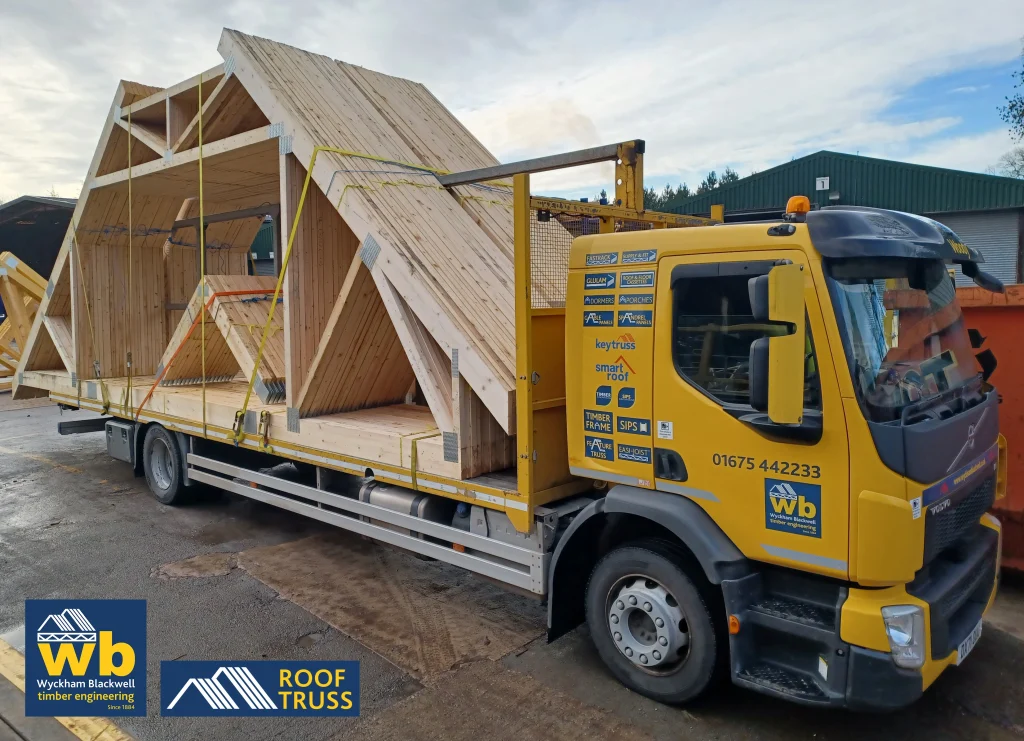 Lorry with roof truss on back